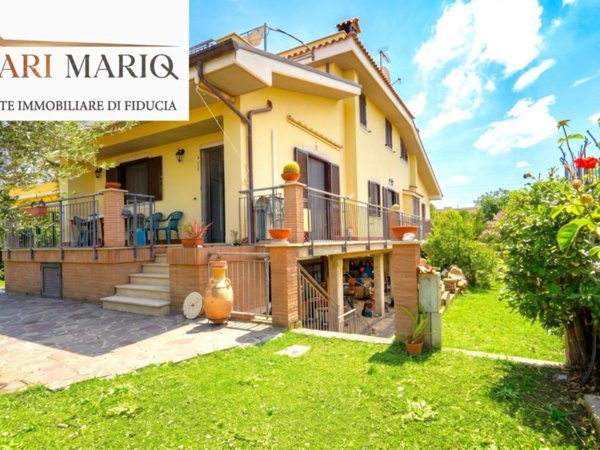 casa indipendente in vendita a Ciampino in zona Acqua Sotterra