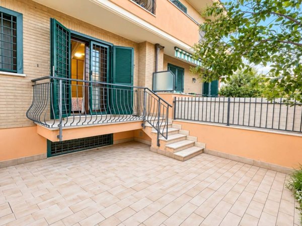 appartamento in vendita a Ciampino in zona Acqua Sotterra