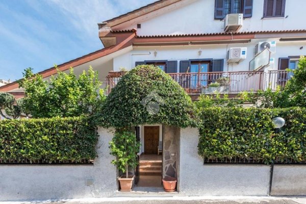 casa indipendente in vendita a Ciampino