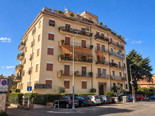 appartamento in vendita a Ciampino in zona Acqua Sotterra