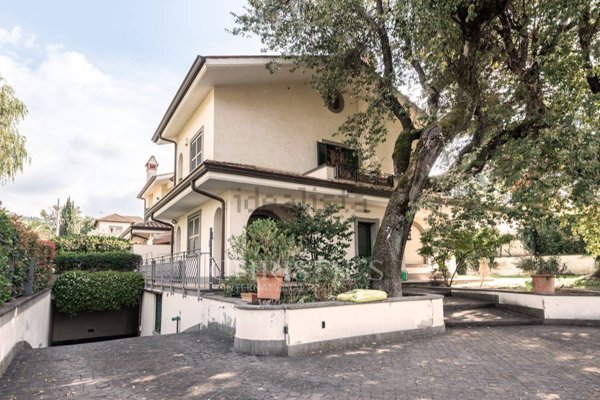 casa indipendente in vendita a Ciampino in zona Acqua Sotterra