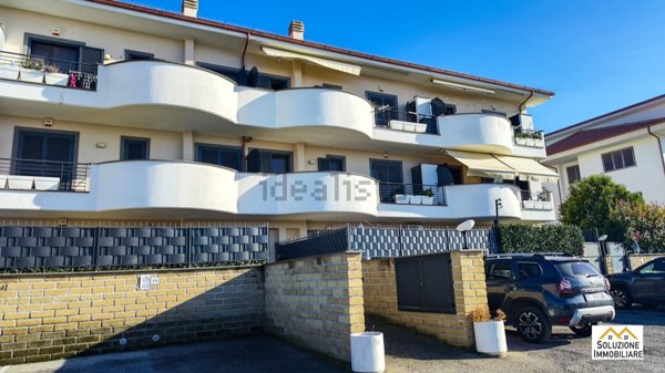 appartamento in vendita a Ciampino in zona Acqua Sotterra