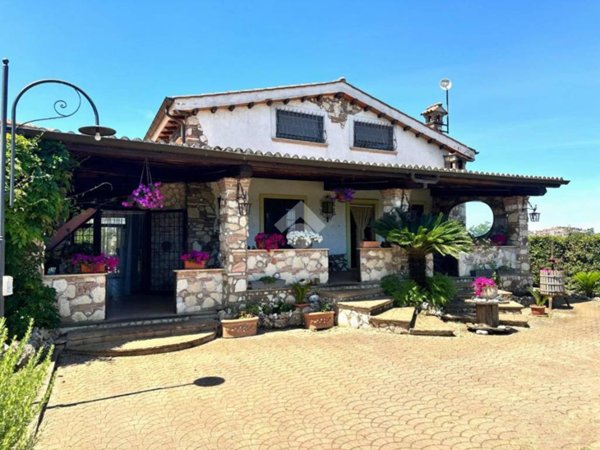 esavano in vendita a San Cesareo