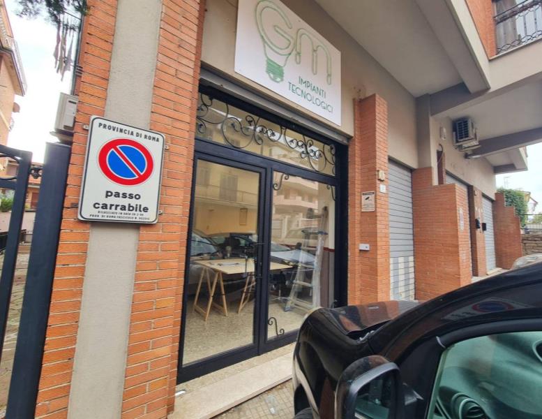 locale commerciale in vendita a San Cesareo