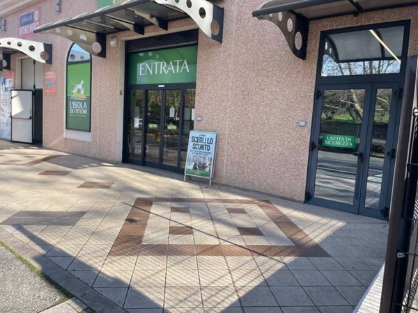 negozio in vendita a San Cesareo