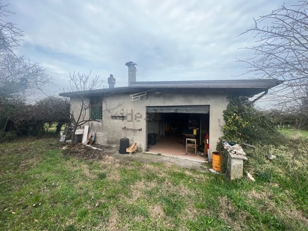 locale di sgombero in vendita a San Cesareo