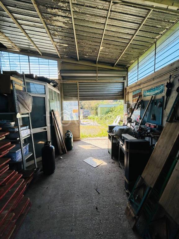 locale commerciale in vendita a San Cesareo