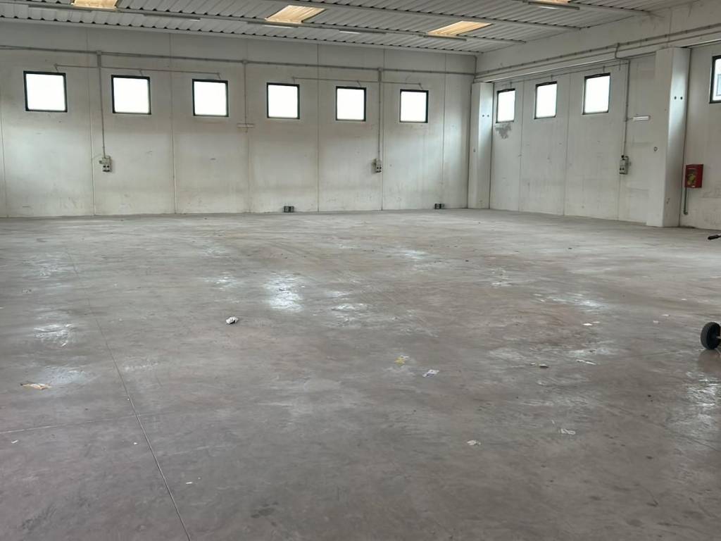 locale commerciale in vendita a San Cesareo