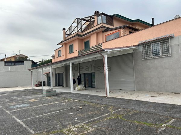locale commerciale in vendita a San Cesareo in zona Campo Gillaro
