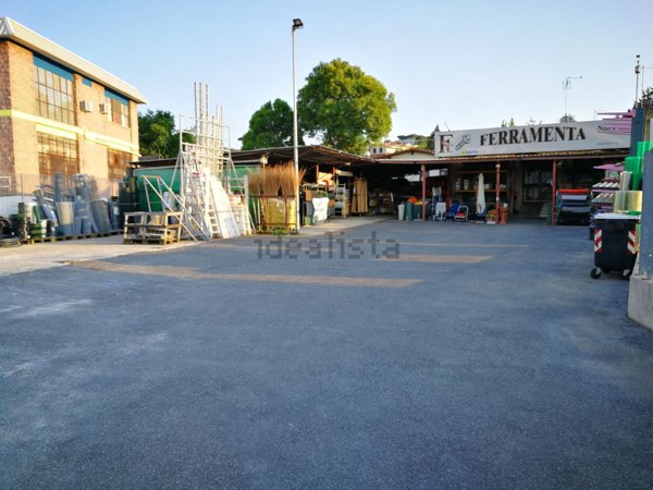 locale commerciale in vendita a San Cesareo