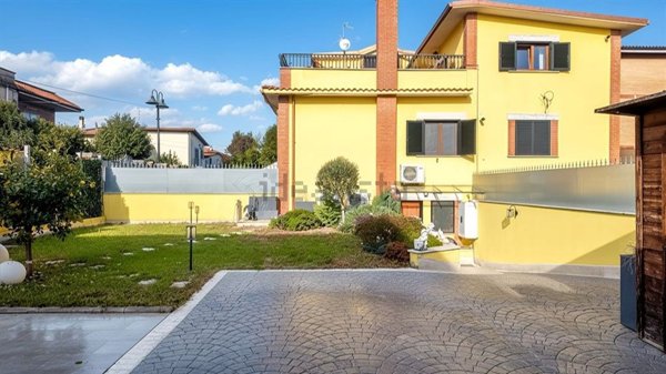appartamento in vendita a San Cesareo in zona Colle di Fuori