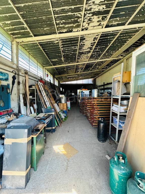 locale commerciale in vendita a San Cesareo