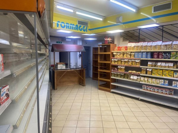 locale commerciale in vendita a San Cesareo