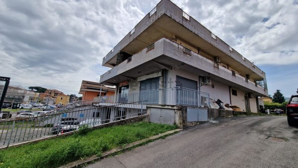 locale commerciale in vendita a San Cesareo
