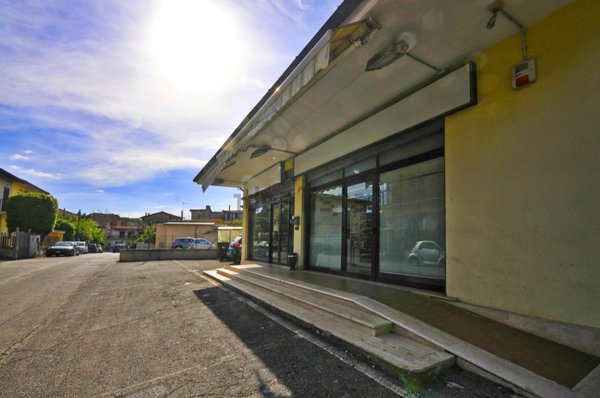 locale commerciale in vendita a San Cesareo