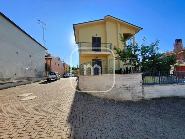 appartamento in vendita a San Cesareo in zona Colle di Fuori