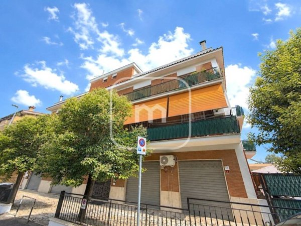 appartamento in vendita a San Cesareo in zona Colle San Pietro