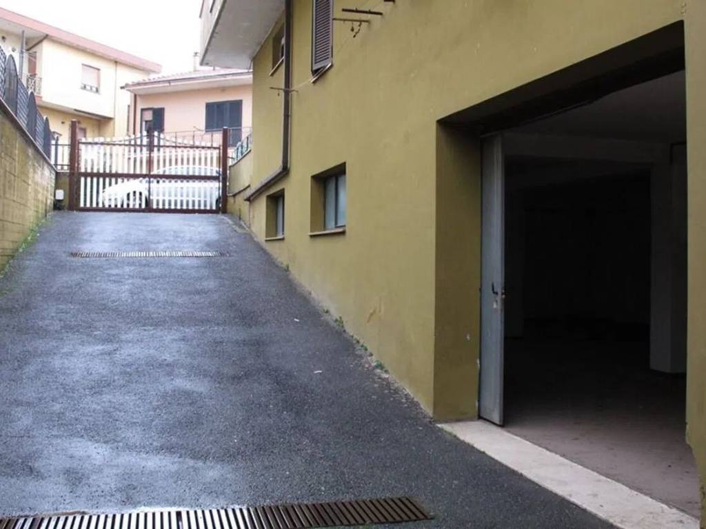 locale di sgombero in vendita a San Cesareo in zona Colle di Fuori