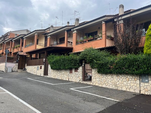 casa indipendente in vendita a San Cesareo in zona Colle di Fuori