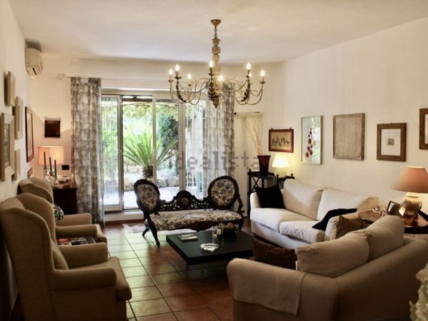 casa indipendente in vendita a Fiumicino in zona Isola Sacra