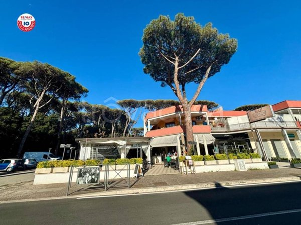negozio in vendita a Fiumicino in zona Fregene