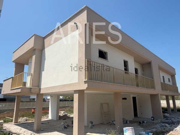 casa indipendente in vendita a Fiumicino