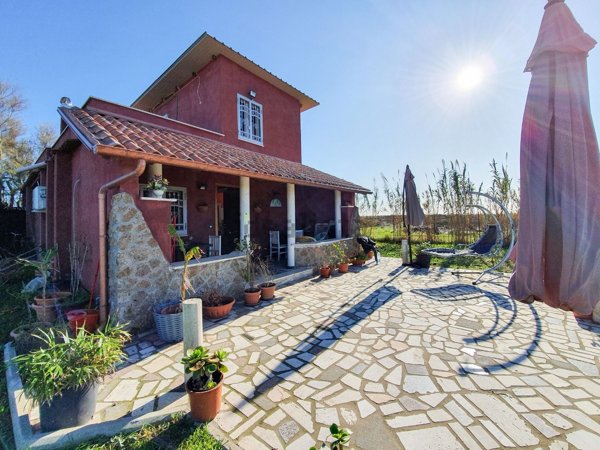 villa in vendita a Fiumicino in zona Isola Sacra