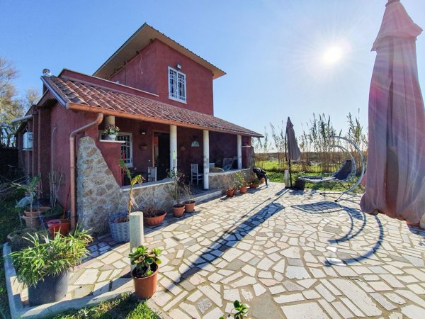 casa indipendente in vendita a Fiumicino in zona Isola Sacra