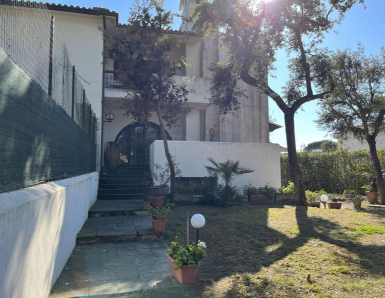 casa indipendente in vendita a Fiumicino in zona Fregene