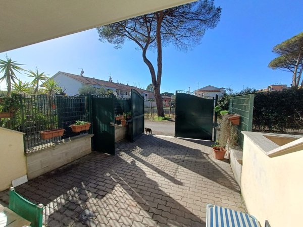 casa indipendente in vendita a Fiumicino in zona Isola Sacra