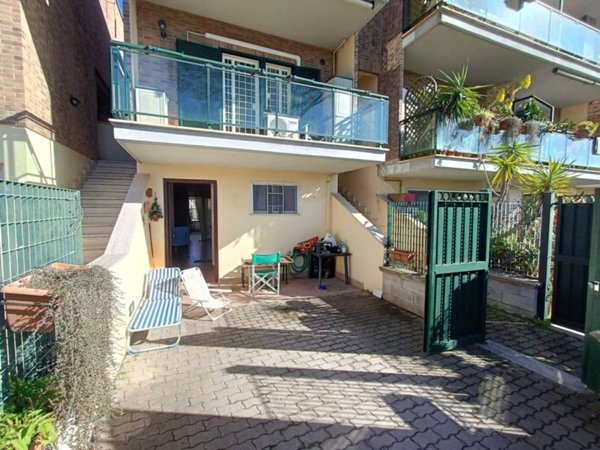 casa indipendente in vendita a Fiumicino in zona Isola Sacra