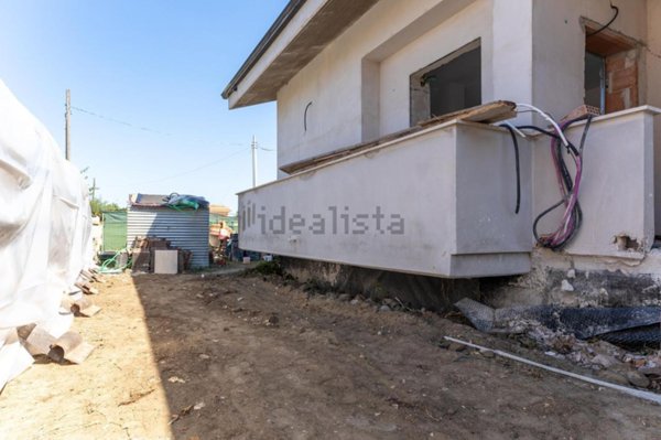 casa indipendente in vendita a Fiumicino in zona Isola Sacra
