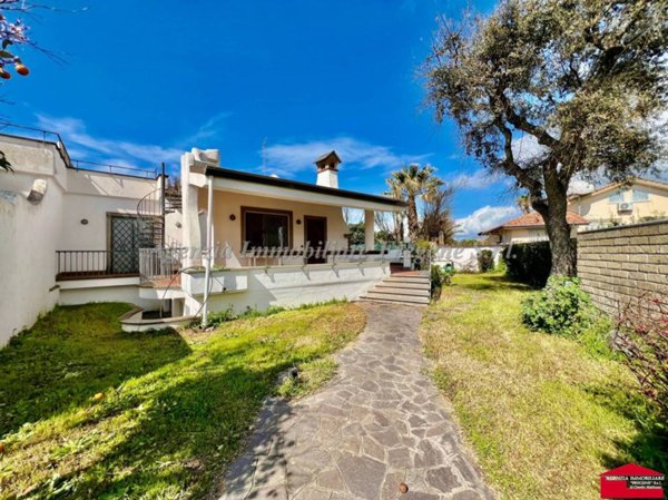casa indipendente in vendita a Fiumicino in zona Fregene