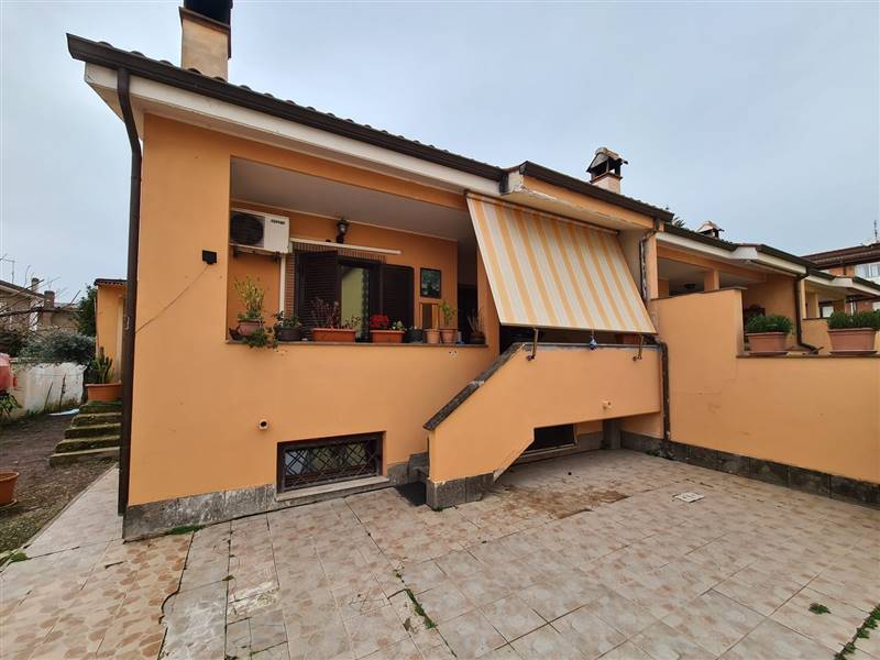 casa indipendente in vendita a Fiumicino in zona Isola Sacra