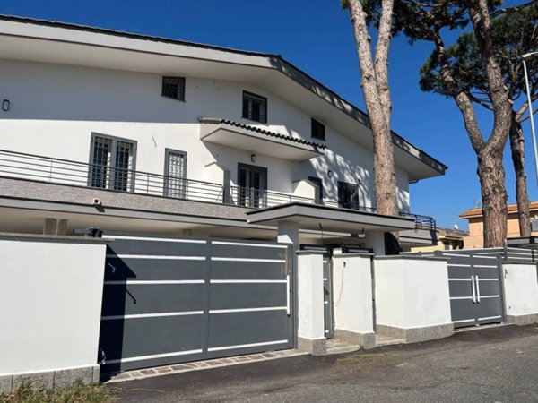 casa indipendente in vendita a Fiumicino in zona Focene