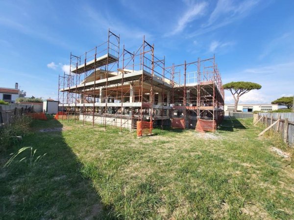 casa indipendente in vendita a Fiumicino in zona Isola Sacra