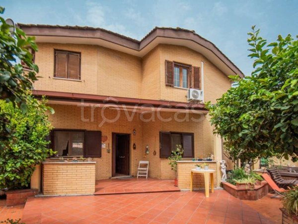casa indipendente in vendita a Fiumicino in zona Isola Sacra