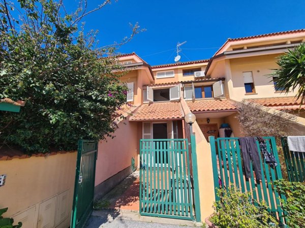 casa indipendente in vendita a Fiumicino in zona Fregene