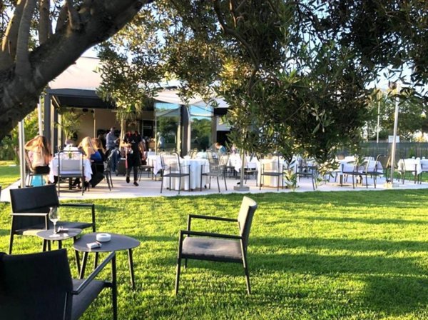 negozio in vendita a Fiumicino in zona Isola Sacra