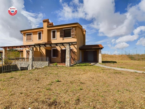 casa indipendente in vendita a Fiumicino