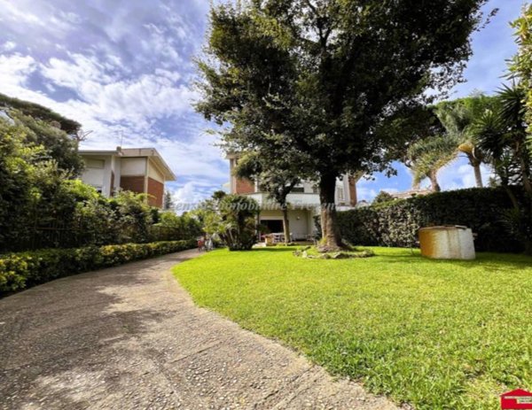 casa indipendente in vendita a Fiumicino in zona Fregene