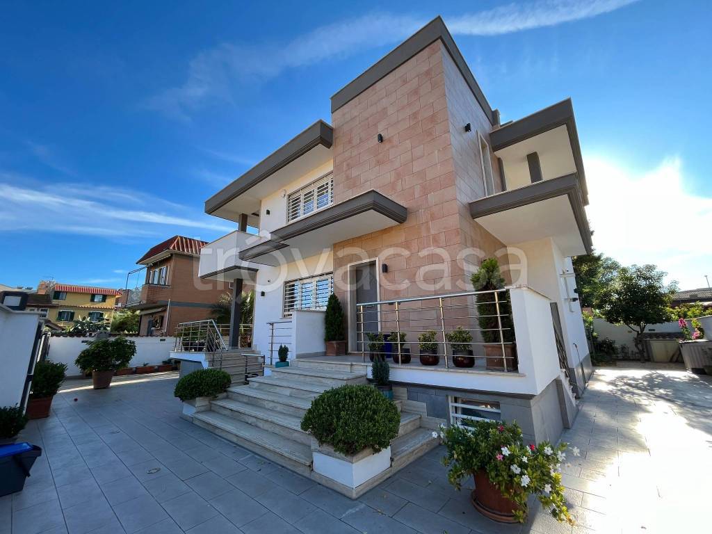 casa indipendente in vendita a Fiumicino