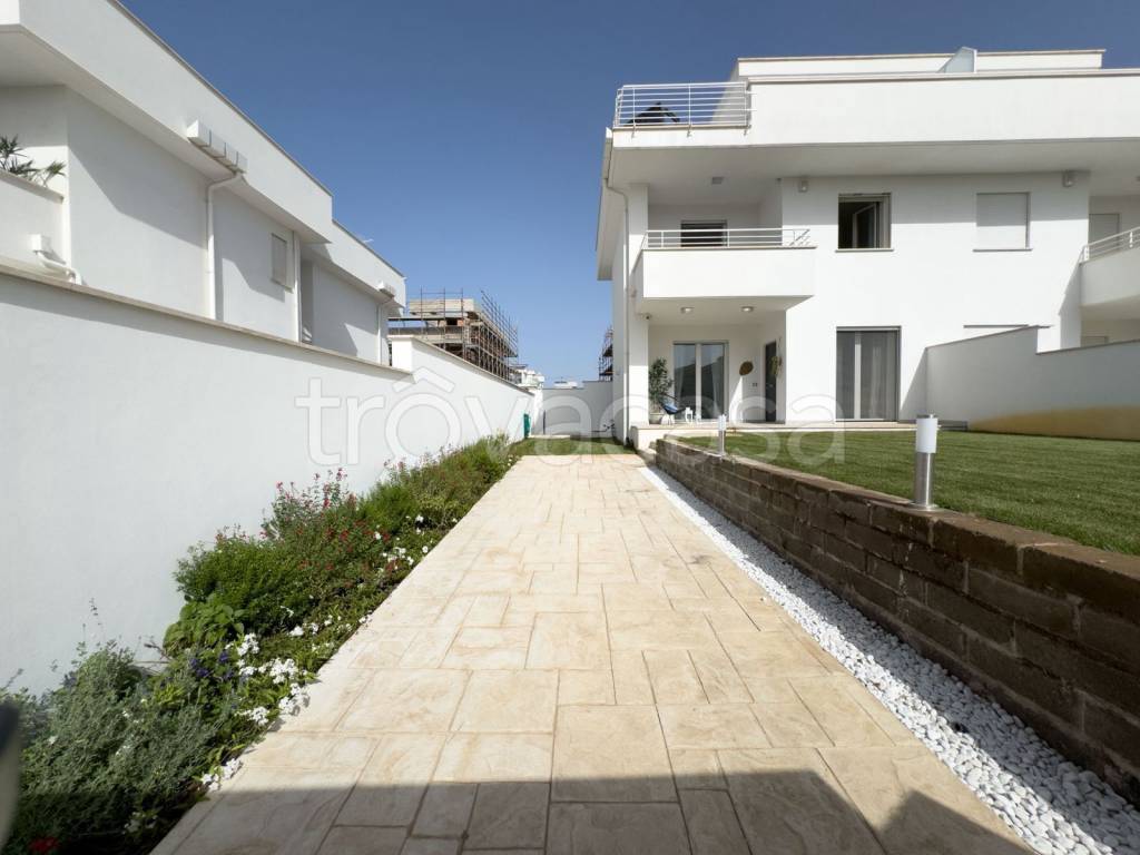 casa indipendente in vendita a Fiumicino in zona Fregene