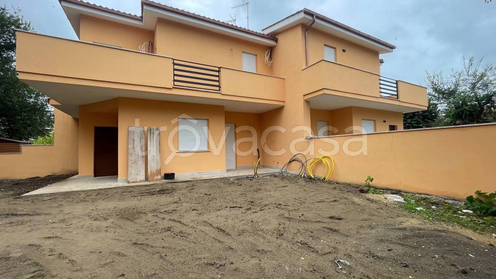 appartamento in vendita a Fiumicino in zona Torrimpietra