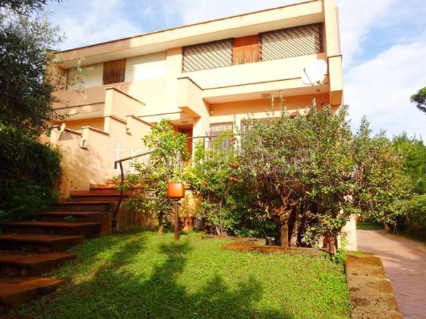 casa indipendente in vendita a Fiumicino in zona Fregene