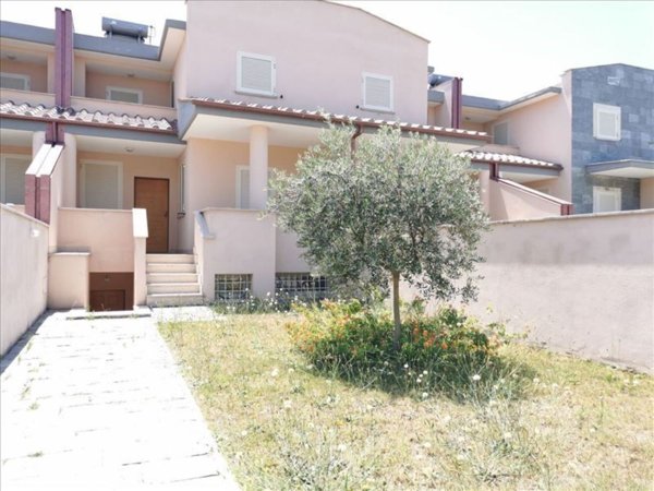 casa indipendente in vendita a Fiumicino in zona Focene