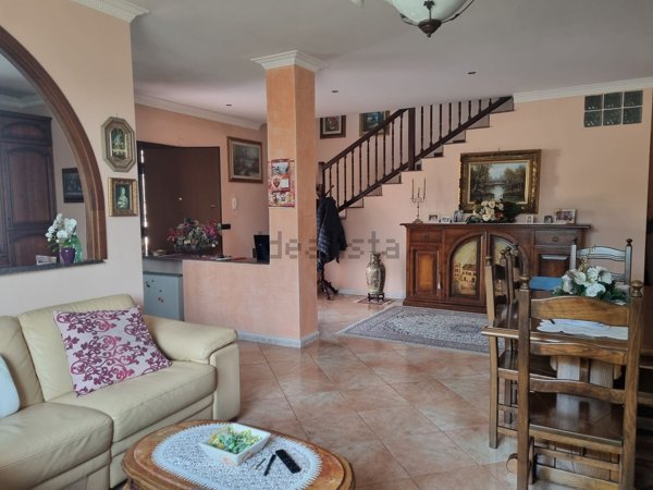 casa indipendente in vendita a Fiumicino in zona Isola Sacra