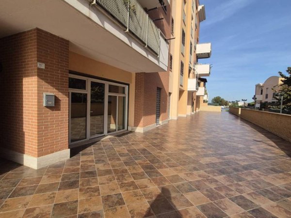 ufficio in vendita a Fiumicino in zona Isola Sacra