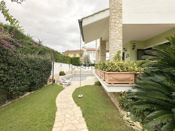 casa indipendente in vendita a Fiumicino in zona Fregene