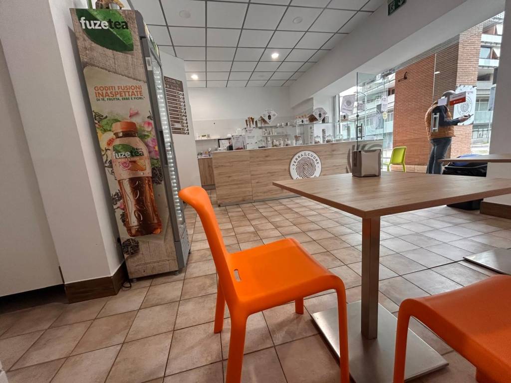 negozio in vendita a Fiumicino in zona Focene